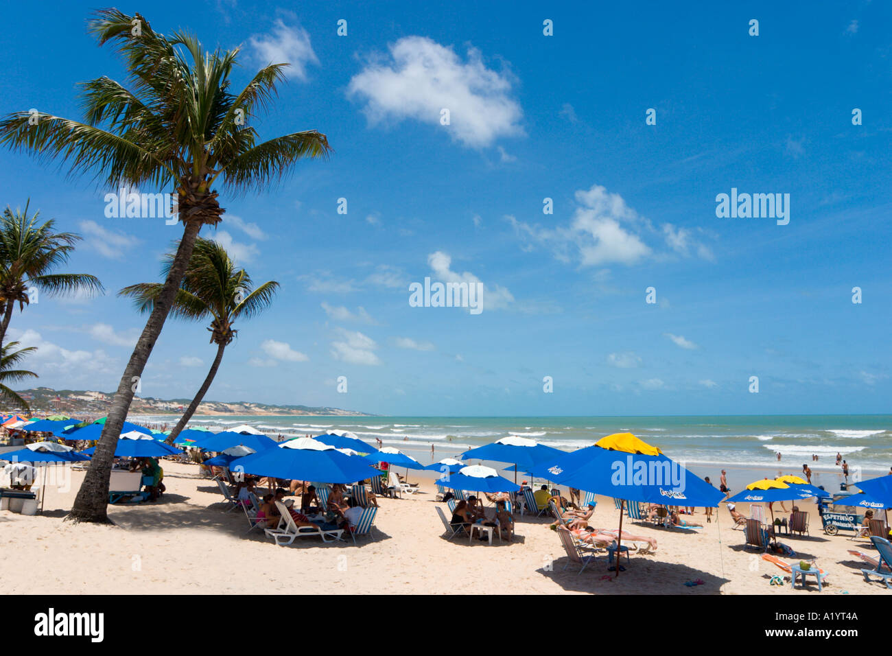 À la plage vers le Natal et Via Costeira, Ponta Negra, Natal, Rio Grande do Norte, Brésil Banque D'Images