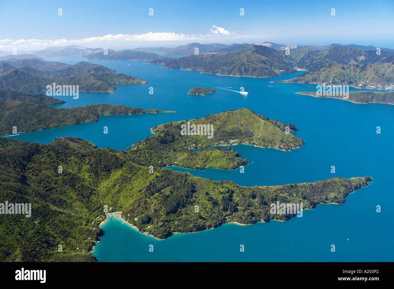 Baie Lochmara (en bas), Double Bay (à droite), Torea Bay (à gauche) et de la Reine-Charlotte, Marlborough Sounds, île du Sud, de la Nouvelle-Zélande Banque D'Images