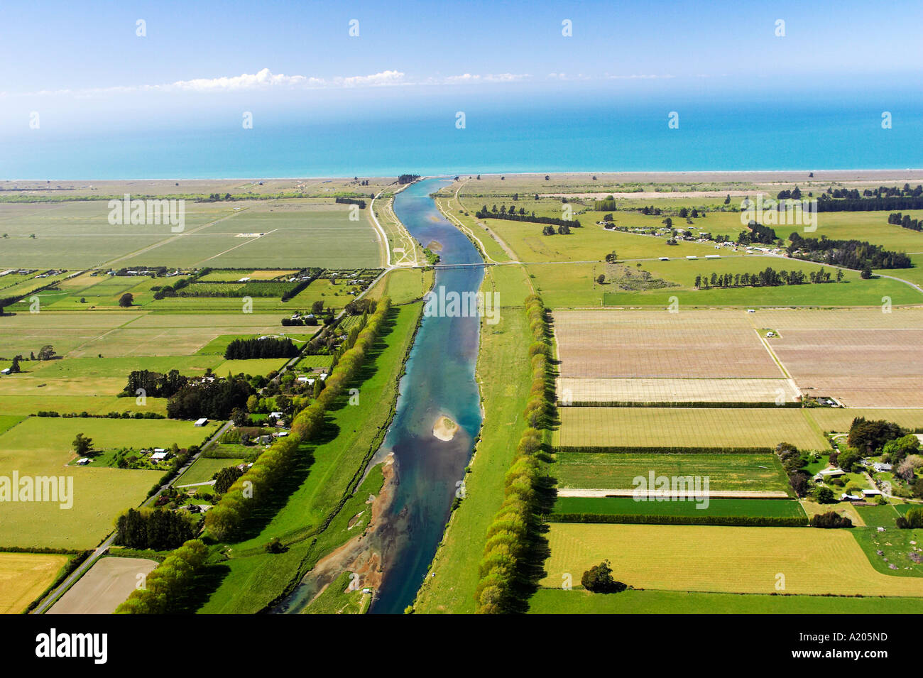 Les terres agricoles et détournement Wairau Cloudy Bay Marlborough ile sud Nouvelle Zelande aerial Banque D'Images