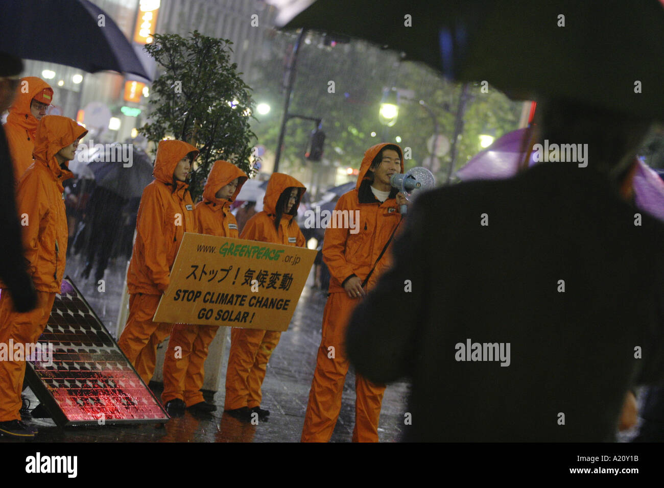 Le changement climatique Greenpeace démonstration, Shibuya, Tokyo, Japon. Banque D'Images