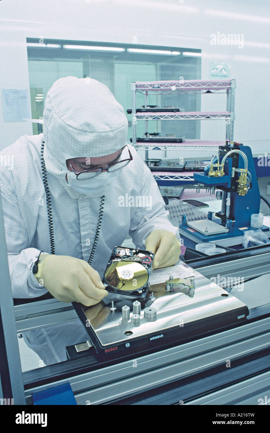 La fabrication du disque dur disque salle blanche Photo Stock - Alamy