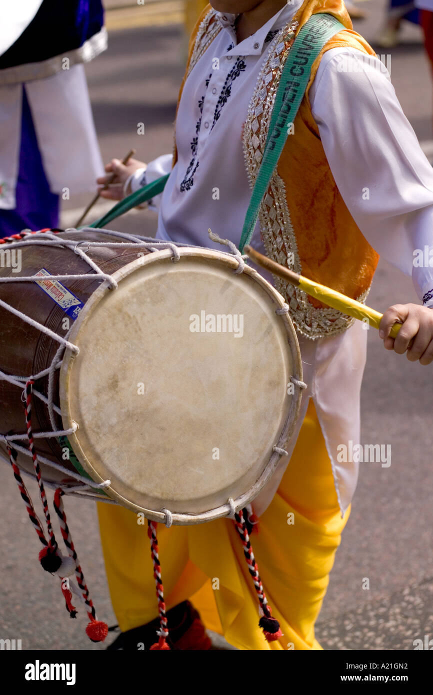 Batteur dans le Vaisakhi parade clebration kent Gravesend 2005 Banque D'Images