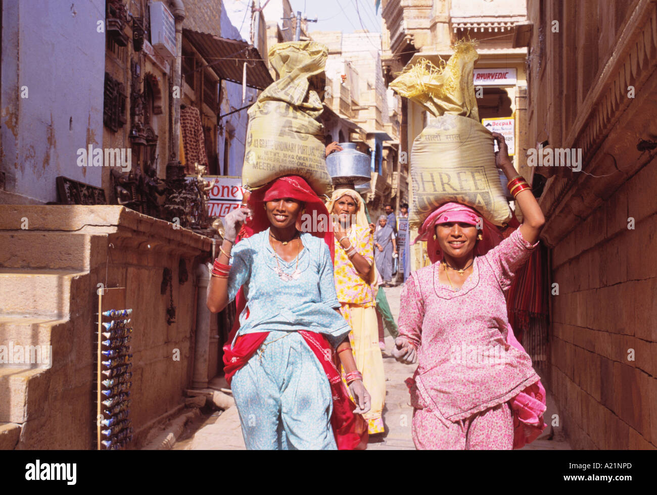 Inde Rajasthan JAISLAMER OUVRIERS FEMMES Banque D'Images