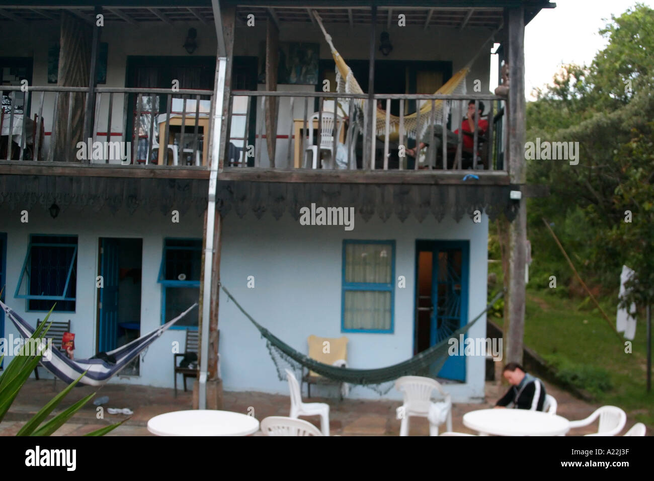 Hostel avec des hamacs et d'un balcon Ouro Preto Minas Gerais Brésil Amérique du Sud Banque D'Images