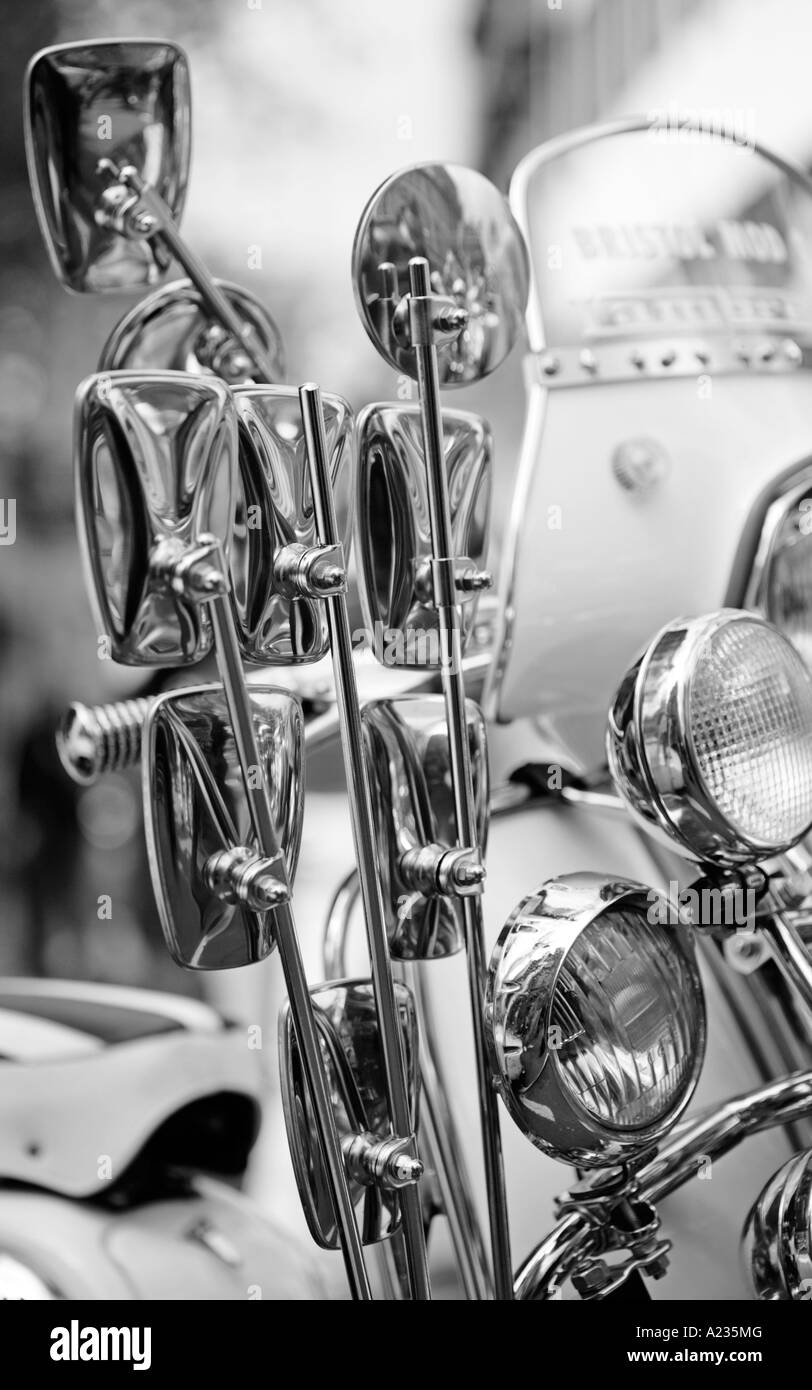 Chrome miroirs sur Lambretta scooter Banque D'Images