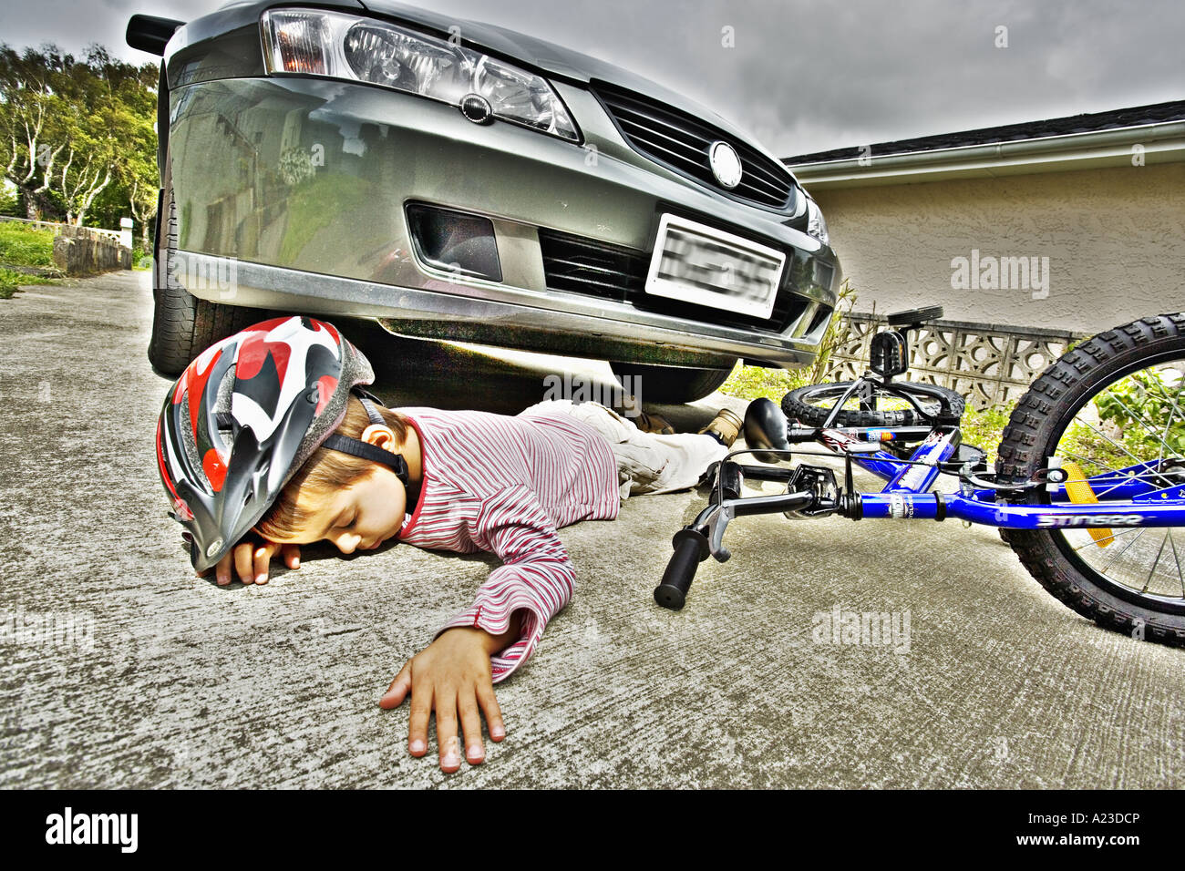 Cycliste enfant accident de voiture Photo Stock Alamy