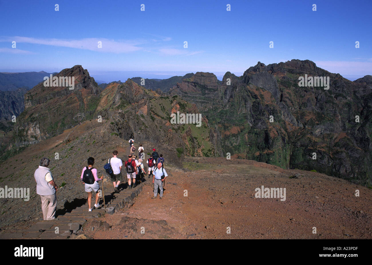 Marche de Pico do Arieiro à Pico Ruivo, dans le centre de Madère Banque D'Images