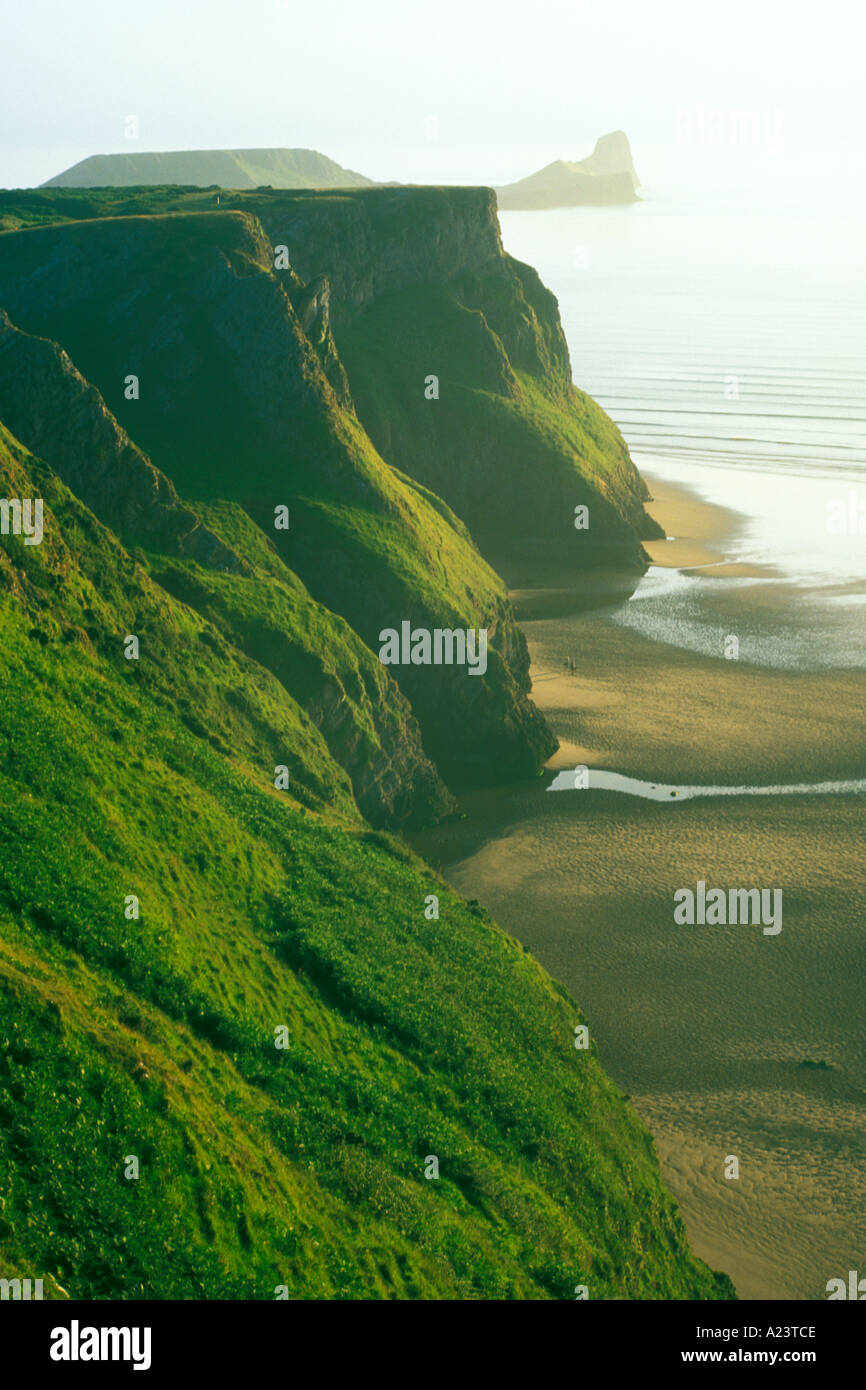 Plage et falaises de Rhossili Bay sur la péninsule de Gower sur un soir d'été s West Glamorgan Wales Cymru Royaume-uni UK GO Banque D'Images