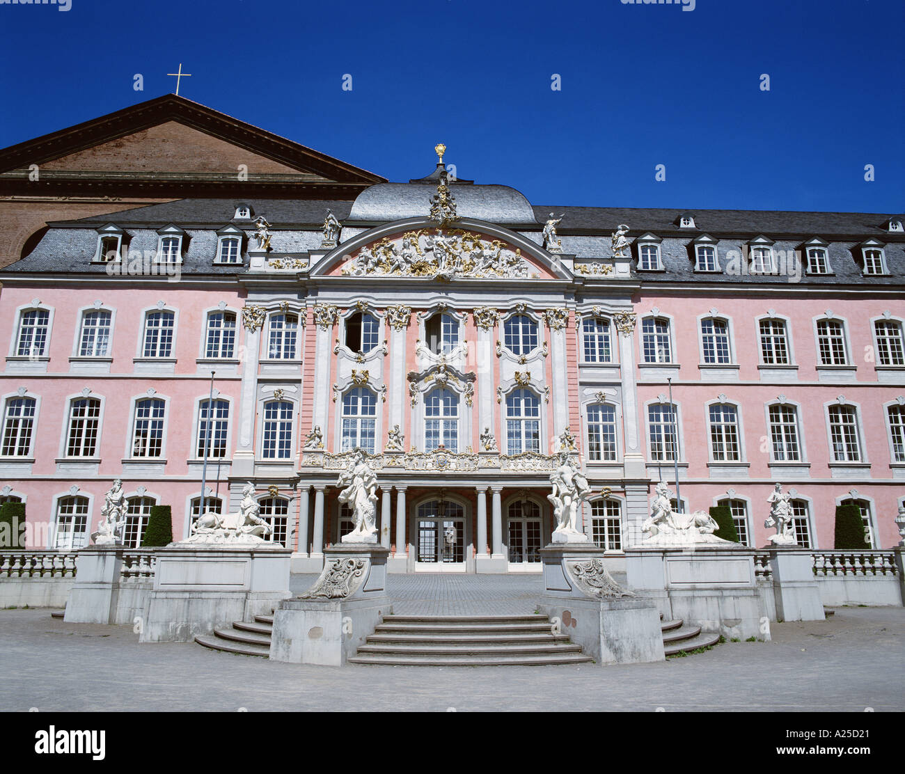 Vue avant du PALAIS KURFUERSTLICHES Trèves, Allemagne Banque D'Images