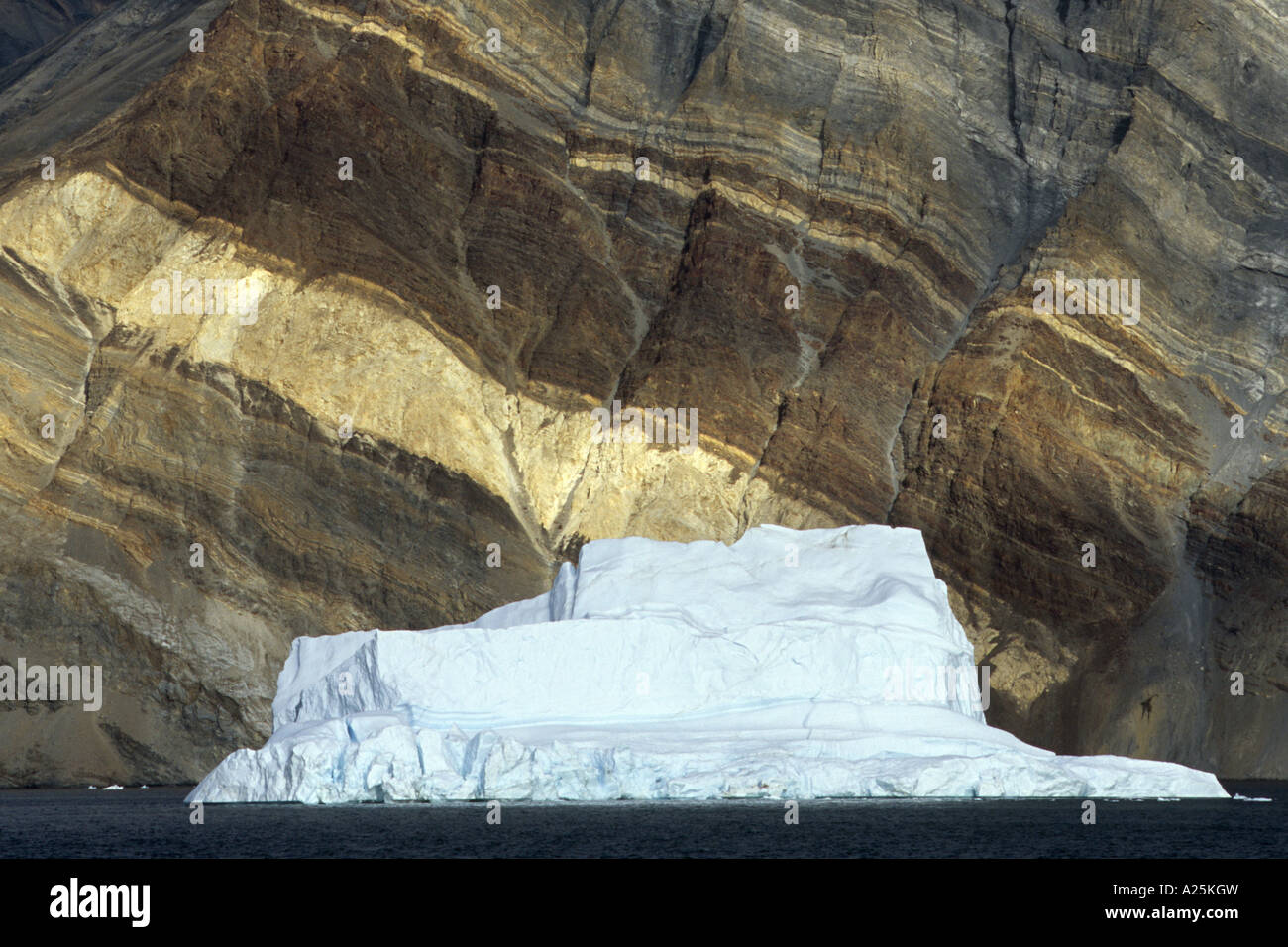 Iceberg de l'Antarctique à Sund, le Groenland, l'Est du Groenland, Groenland Nationalpark, Tunu Banque D'Images