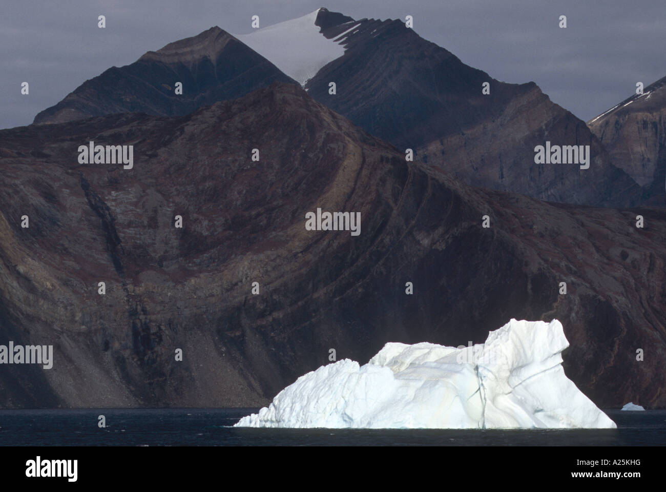 Iceberg de l'Antarctique à Sund, le Groenland, l'Est du Groenland, Groenland Nationalpark, Tunu Banque D'Images