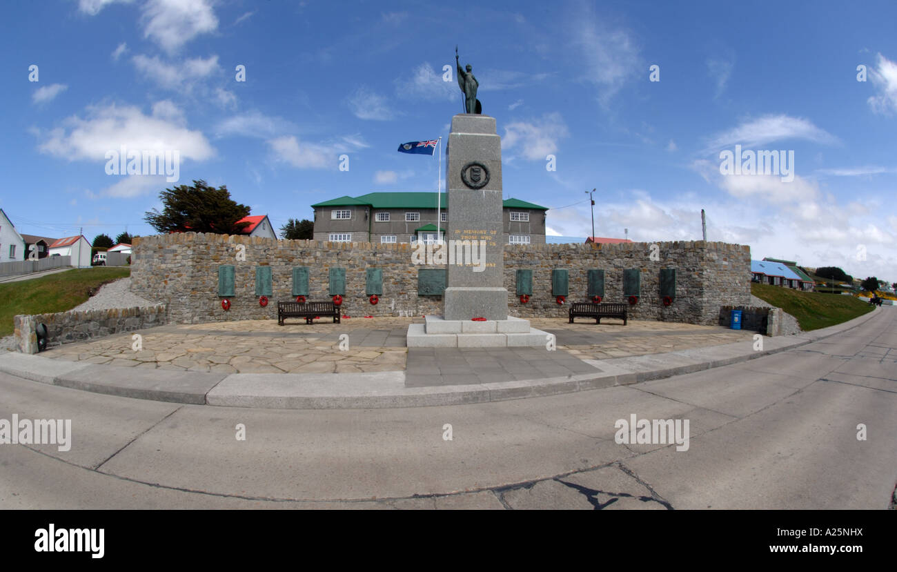 L'édifice de la rue Avenue Road Iles Falkland drapeau mât bataille guerre argentine anniversaire memorial Landrover 4x4 sud Banque D'Images