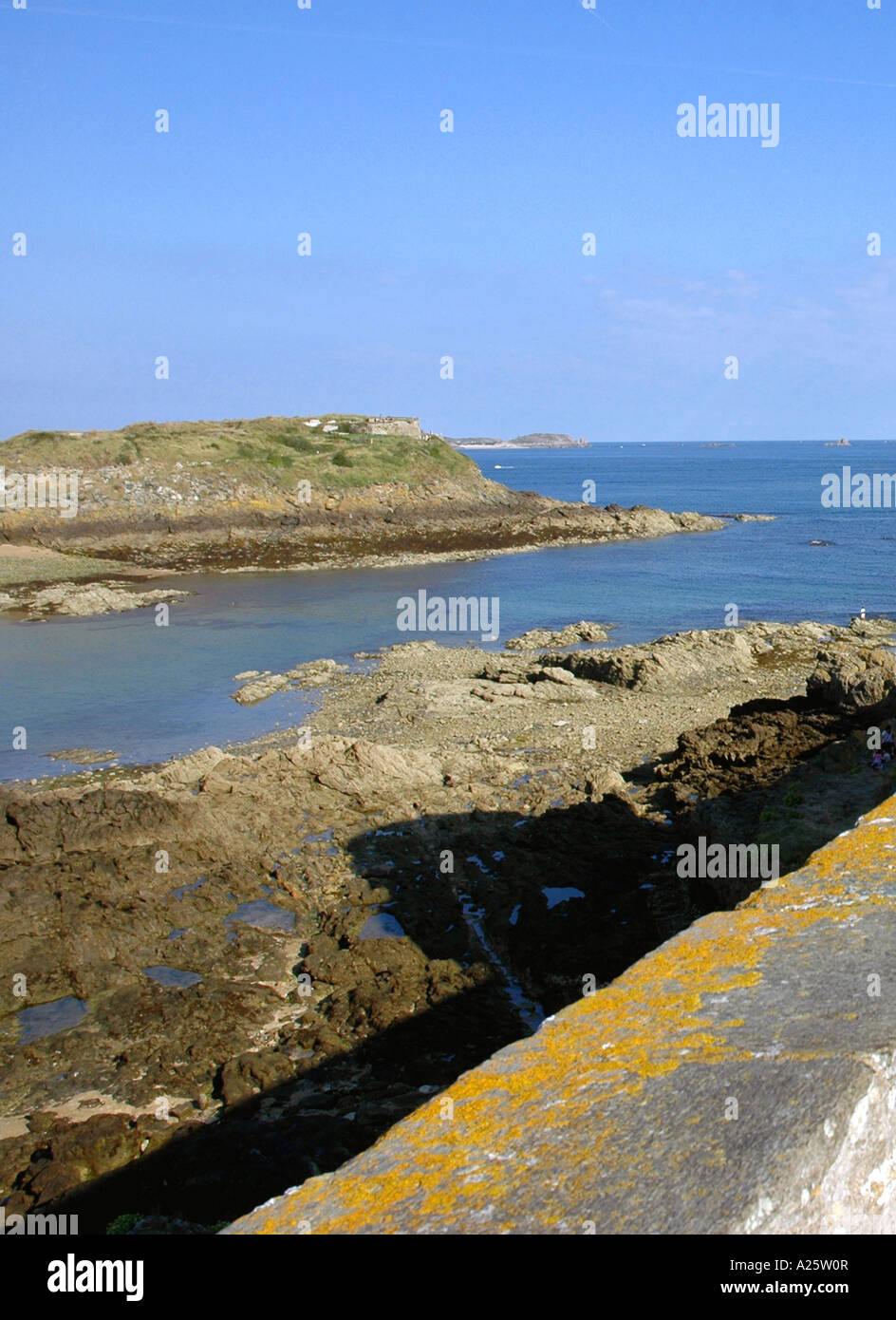 Vue panoramique mer & Plage Saint Malo Sant Maloù San S Breton Bretagne Bretagne Manche North Western France Europe Banque D'Images