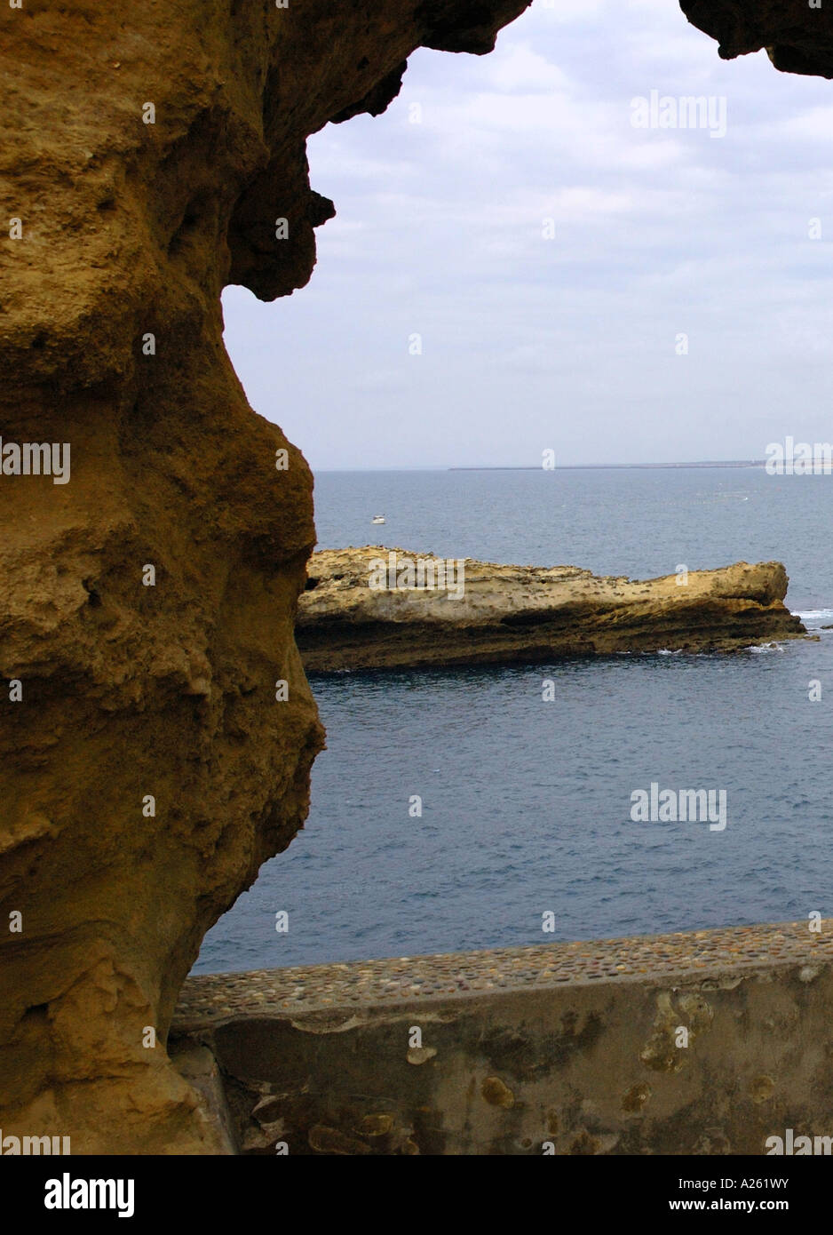 Vue panoramique du front de mer de Biarritz à partir de la Caverne trou de la Côte Basque Aquitaine Golfe de Gascogne Golfe de Gascogne Sud Ouest France Europe Banque D'Images