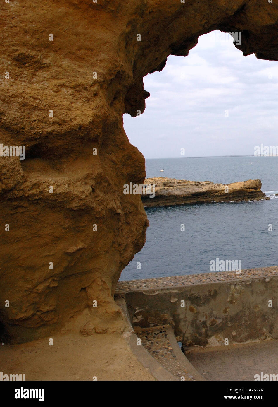 Vue panoramique du front de mer de Biarritz à partir de la Caverne trou de la Côte Basque Aquitaine Golfe de Gascogne Golfe de Gascogne Sud Ouest France Europe Banque D'Images