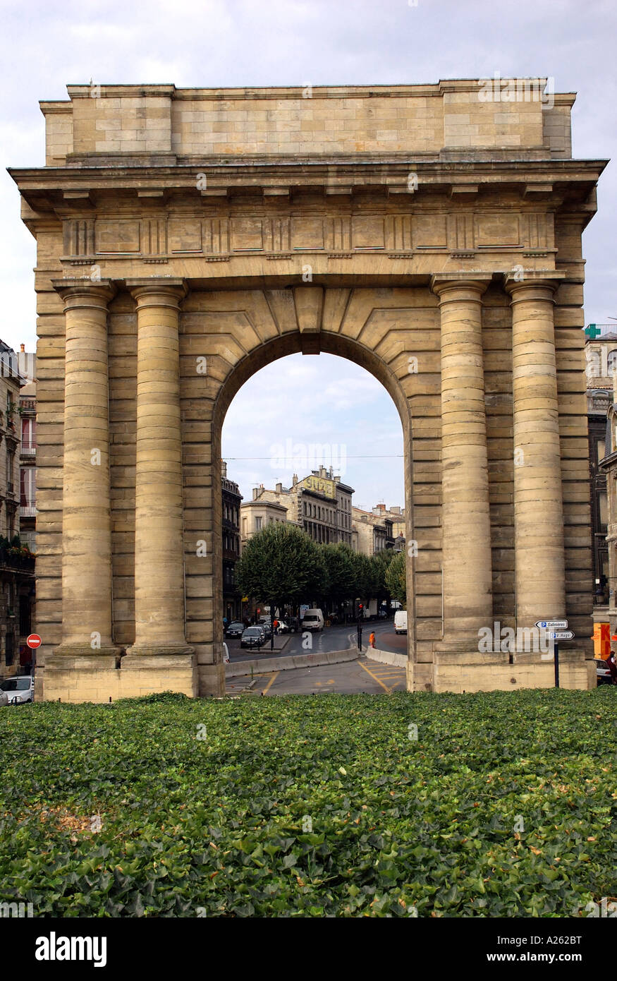 Passage caractéristique à la fin de la Sainte Catherine s Street le centre-ville de Bordeaux Aquitaine Sud Ouest France Europe Banque D'Images