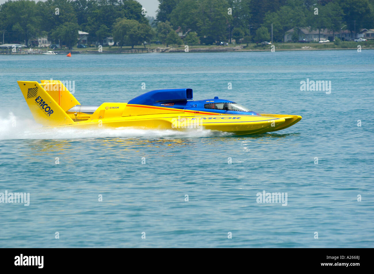 L'aquaplanage speed boats Race sur la rivière St Clair Port Huron au Michigan Banque D'Images