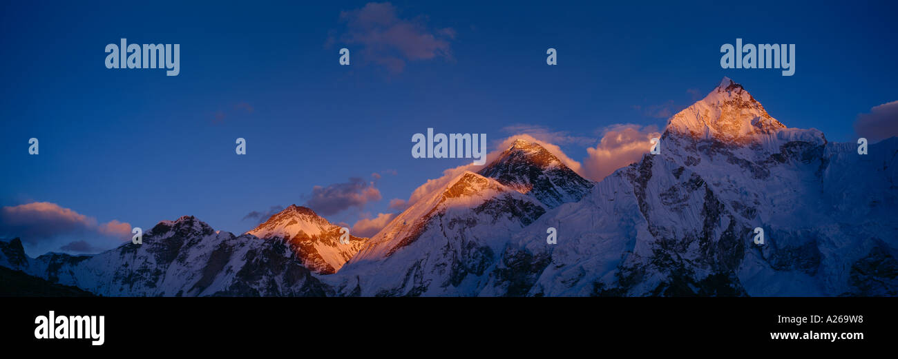 Everest et Nuptse Parc National Montagnes Sagamartha Himalaya Népal Asie Banque D'Images