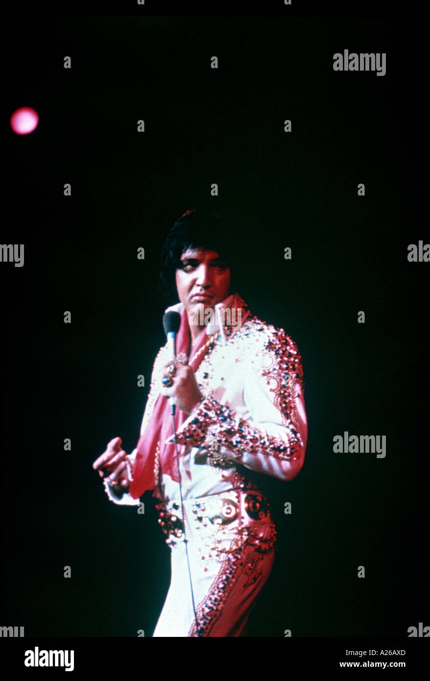En 1973, ELVIS PRESLEY dans son pyjama 5000 $ Photo Stock - Alamy