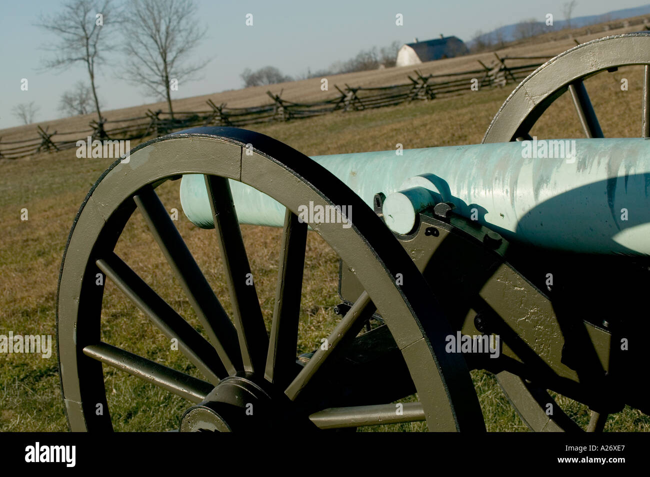 Cannon donnant sur un champ où de nombreux soldats confédérés et l'Union européenne est mort à Bataille d'Antietam Maryland Sharpsburg Banque D'Images