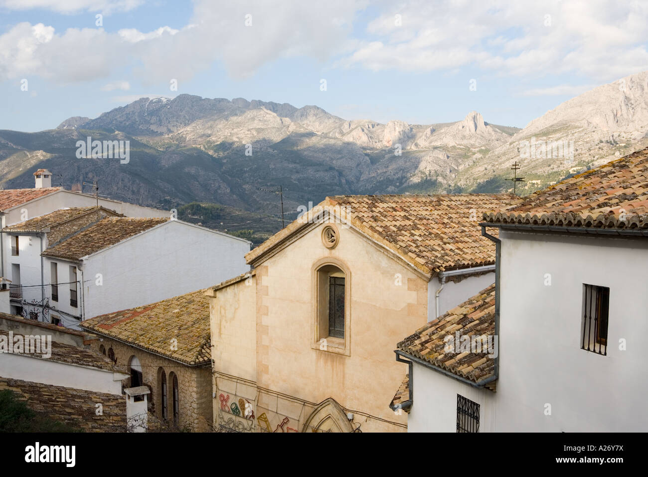 Vue sur les toits du village de Guadalest château , Espagne Banque D'Images