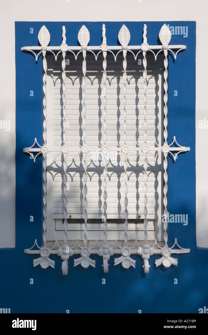 Détails extérieurs de la ferronnerie décorative avec , Espagne Banque D'Images