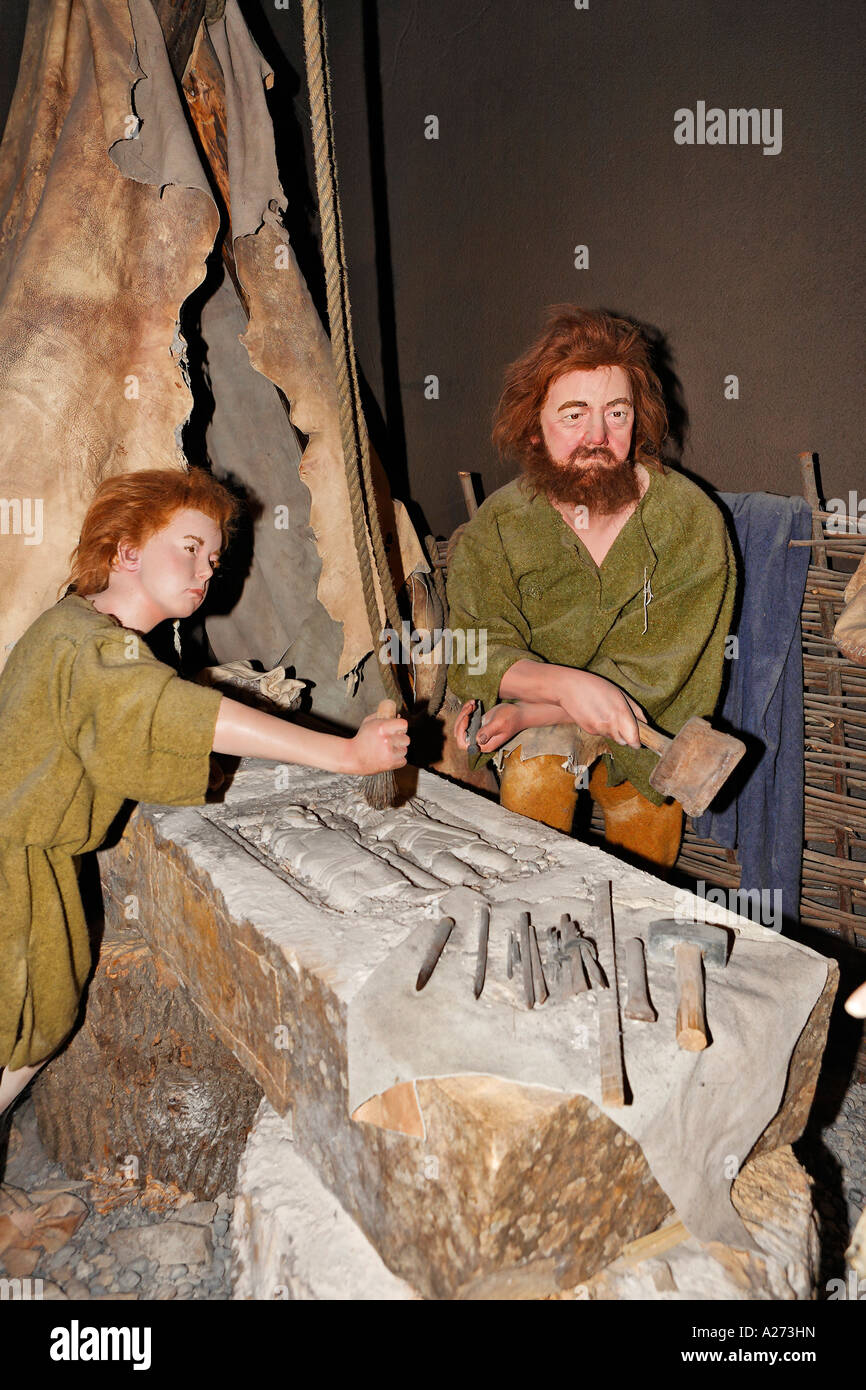 Tailleur de pierre au travail Musée de Clonmacnoise, offaly, Irlande Banque D'Images