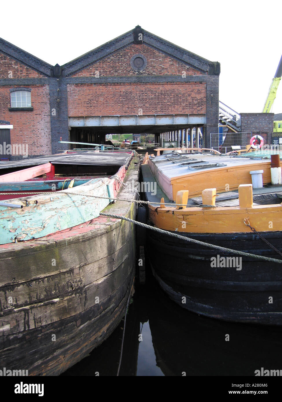 Péniches à Ellesmere Port Bateau étroit sur le Musée du canal de Shropshire Union Banque D'Images