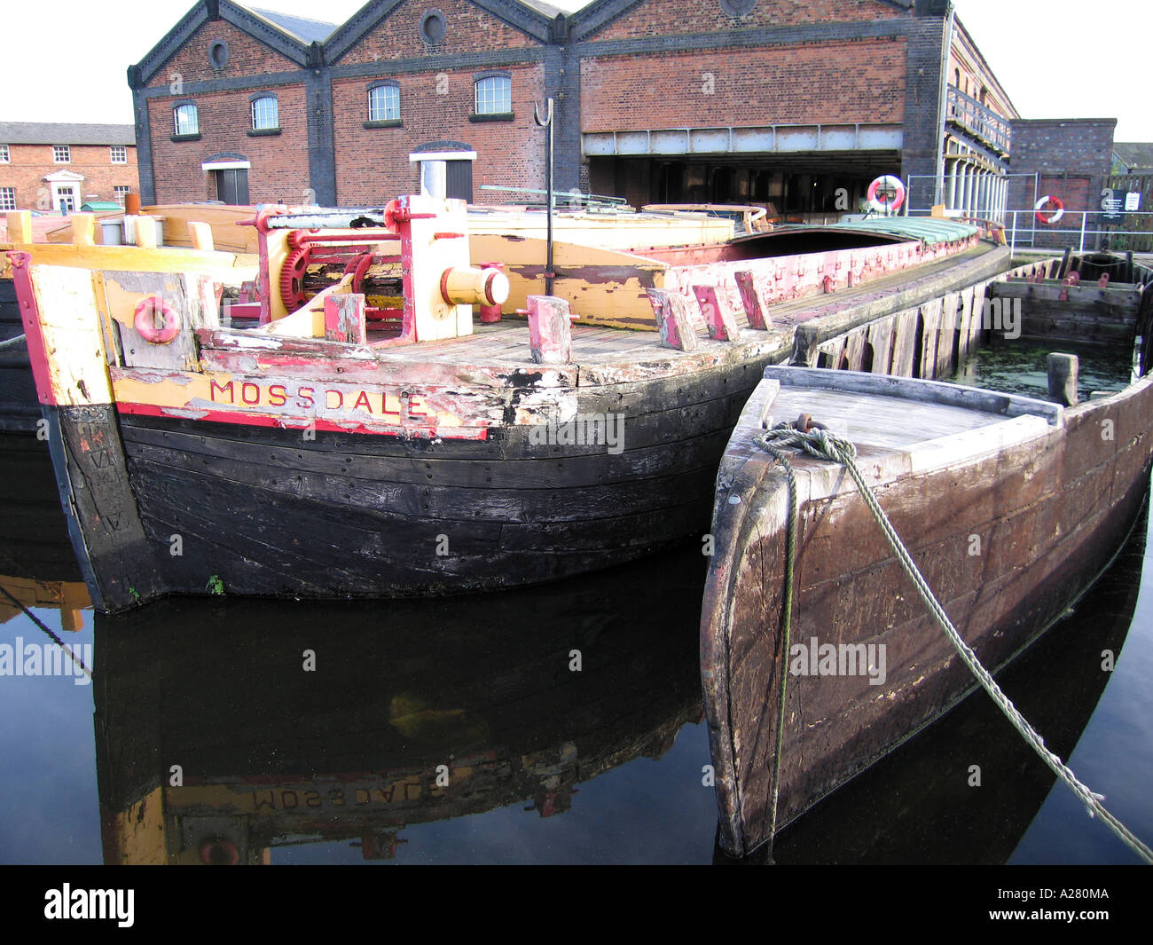 Péniches à Ellesmere Port Bateau étroit sur le Musée du canal de Shropshire Union Banque D'Images