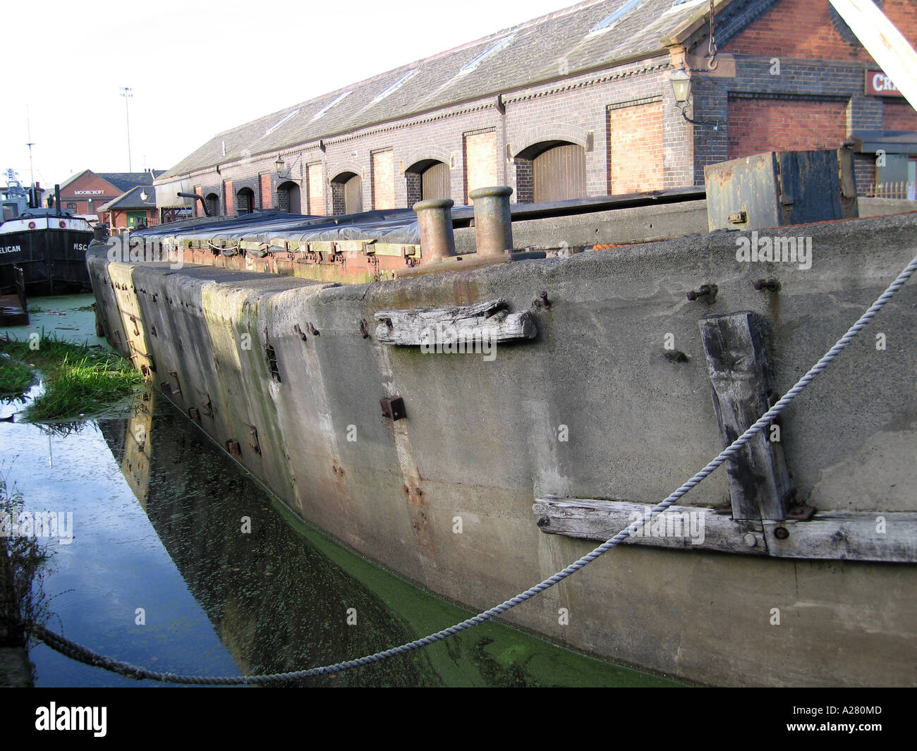 Ferro Barge en béton à Ellesmere Port Bateau étroit sur le Musée du canal de Shropshire Union Banque D'Images