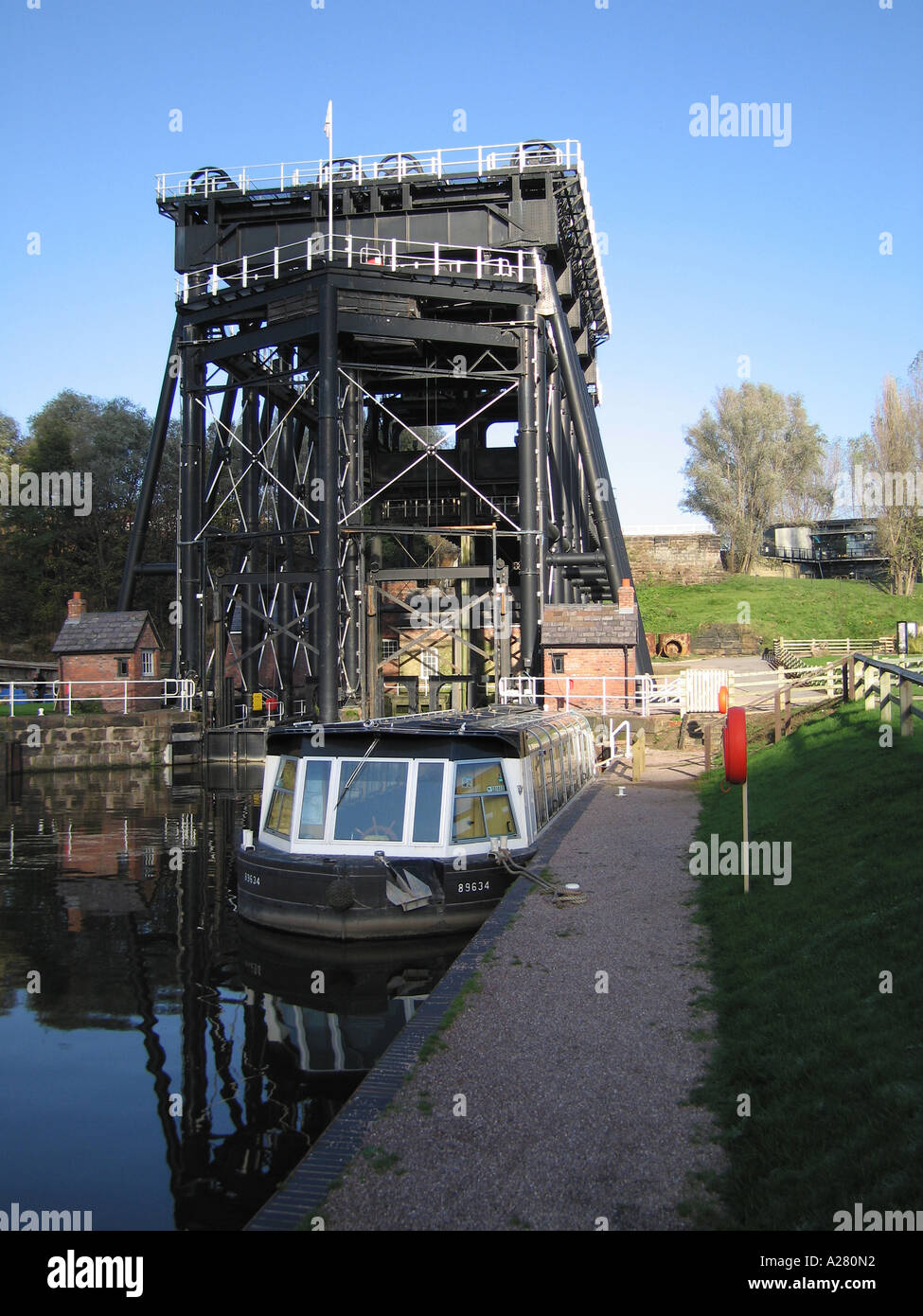 British Waterways Anderton Boat Lift près de Barnton Cheshire sur une belle journée ensoleillée Banque D'Images