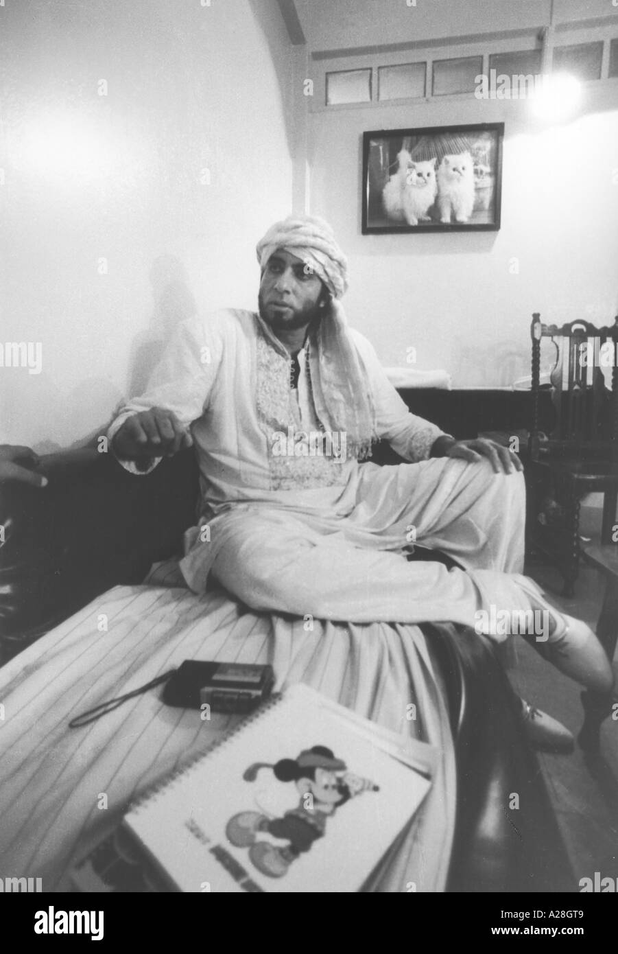 Amitabh Bachchan, acteur Star du cinéma indien de Bollywood hindi, vêtu pour le tournage à khuda gawah, Inde Banque D'Images