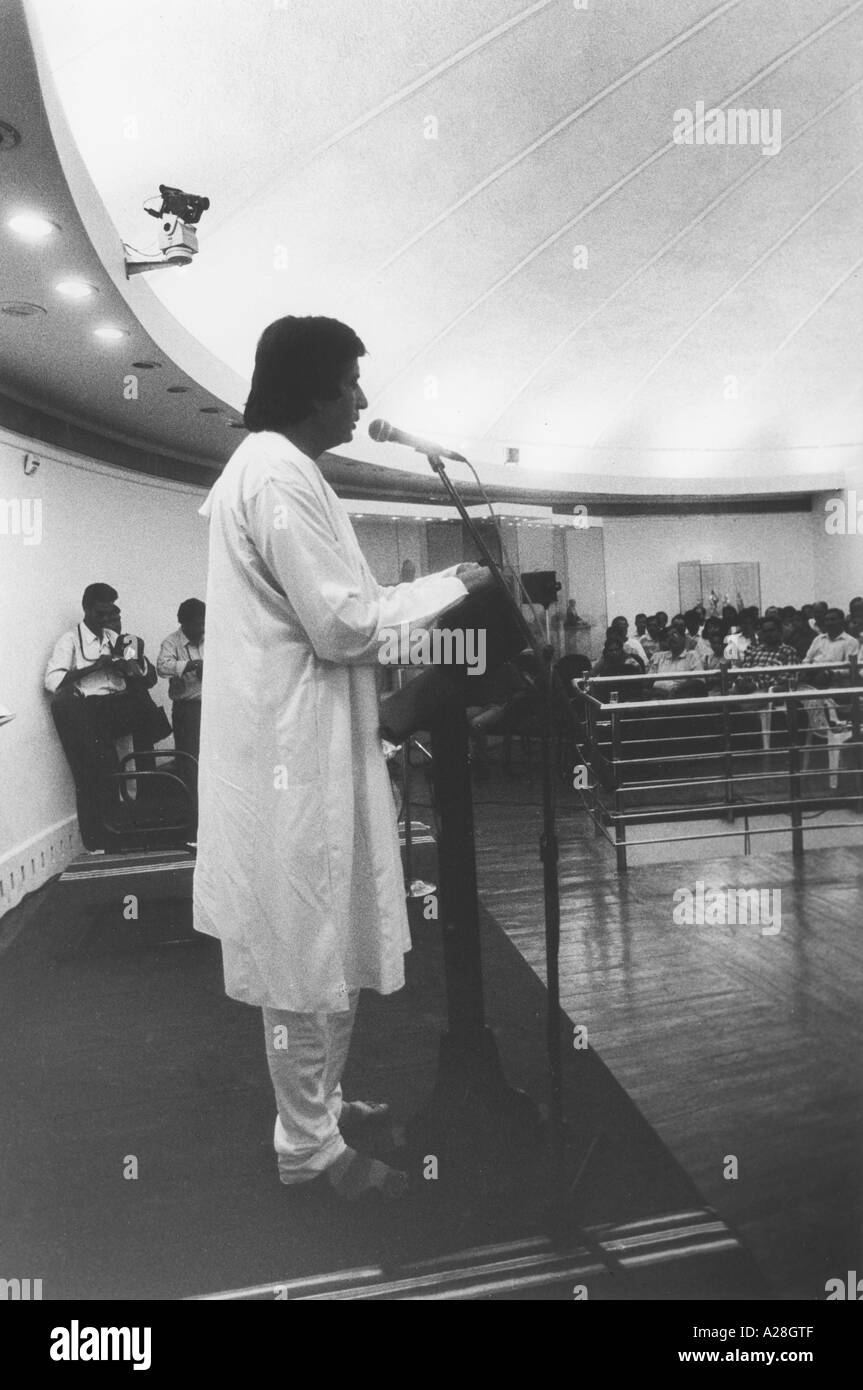 Amitabh Bachchan, acteur Star du cinéma indien de Bollywood hindi, raconte des poèmes de son père, Inde, asie Banque D'Images