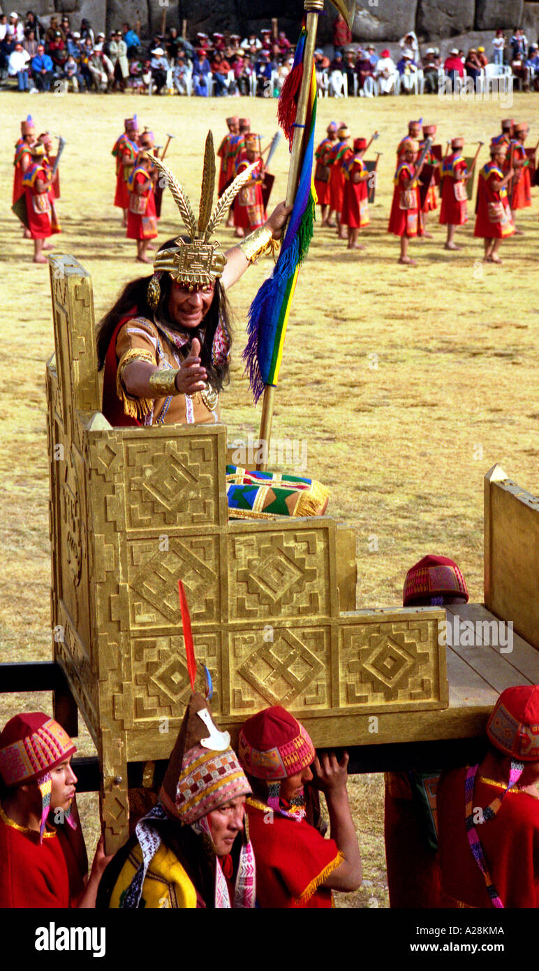 L'empereur de l'Inti Raymi festival Inca du soleil à Sacsayhuaman, Cuzco, Pérou Banque D'Images