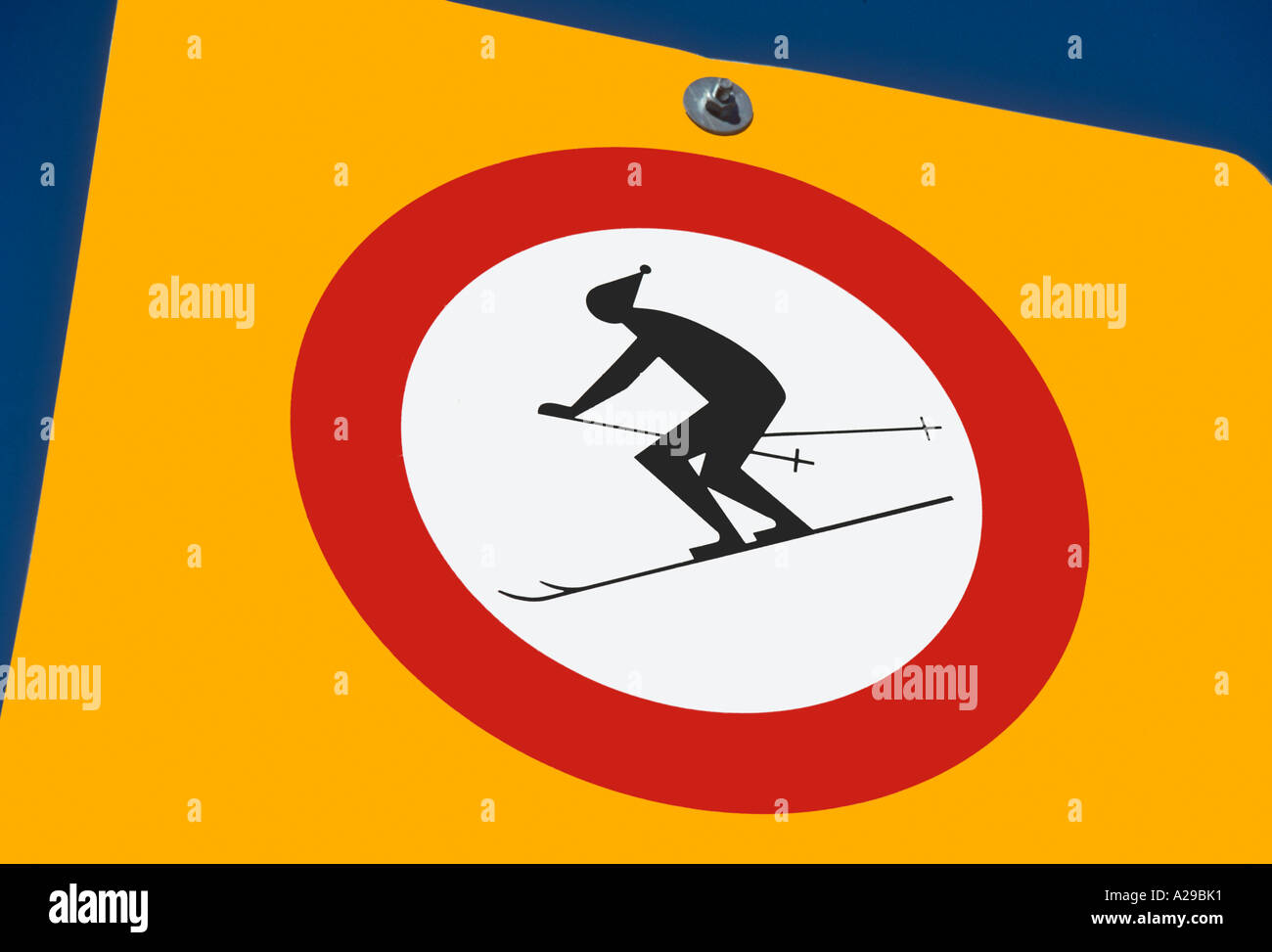 Panneau d'avertissement pour les skieurs, Wengen, Alpes Suisses, Suisse Banque D'Images