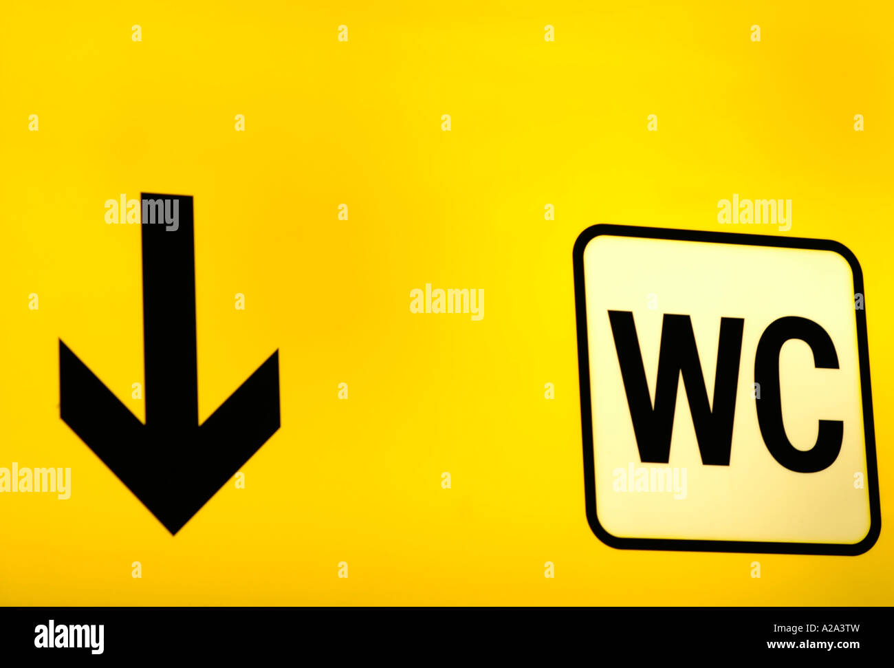 Signer en bas, flèche, WC Banque D'Images