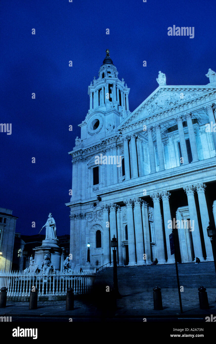 Extérieur de la 17e siècle, la Cathédrale St Paul London United Kingdom Banque D'Images