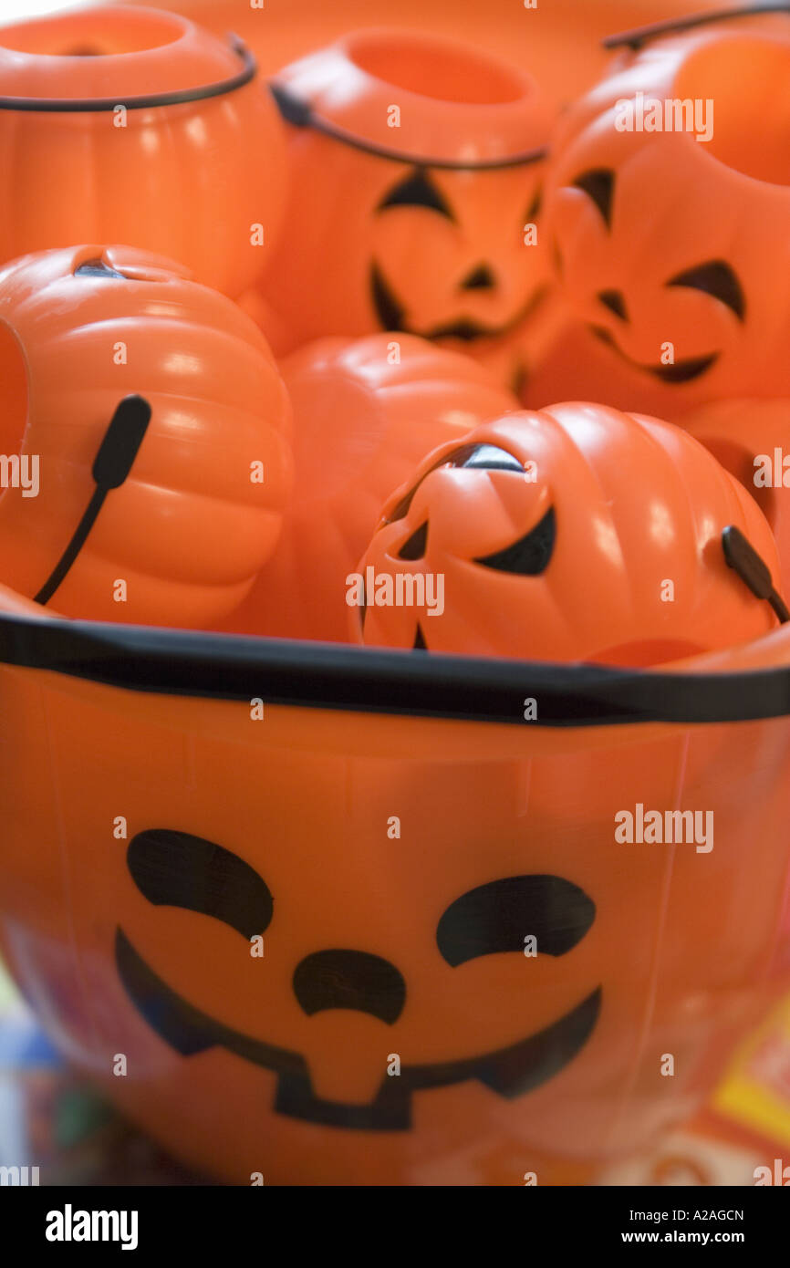 Halloween citrouille contenant avec mini-prise à l'olanterns Banque D'Images