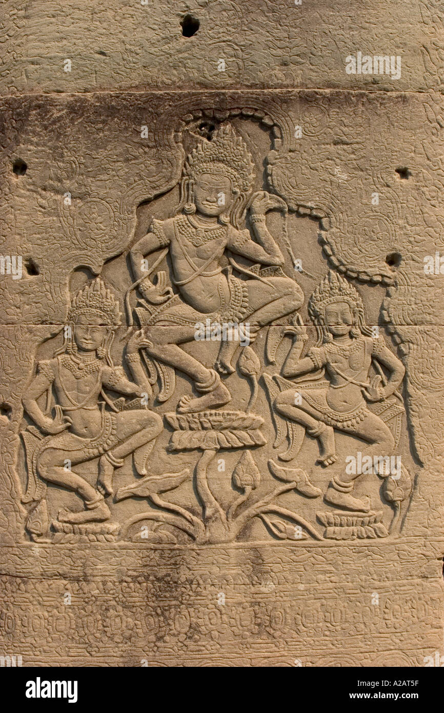 Cambodge Siem Reap Angkor Thom, le Bayon construit par Javavarman VII bas-relief de la danse Apsaras nymphes célestes Banque D'Images