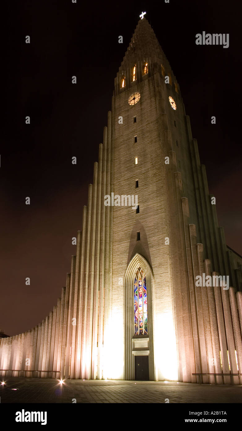 Par Hallgrimskirkja nuit, Reykjavik, Islande Banque D'Images