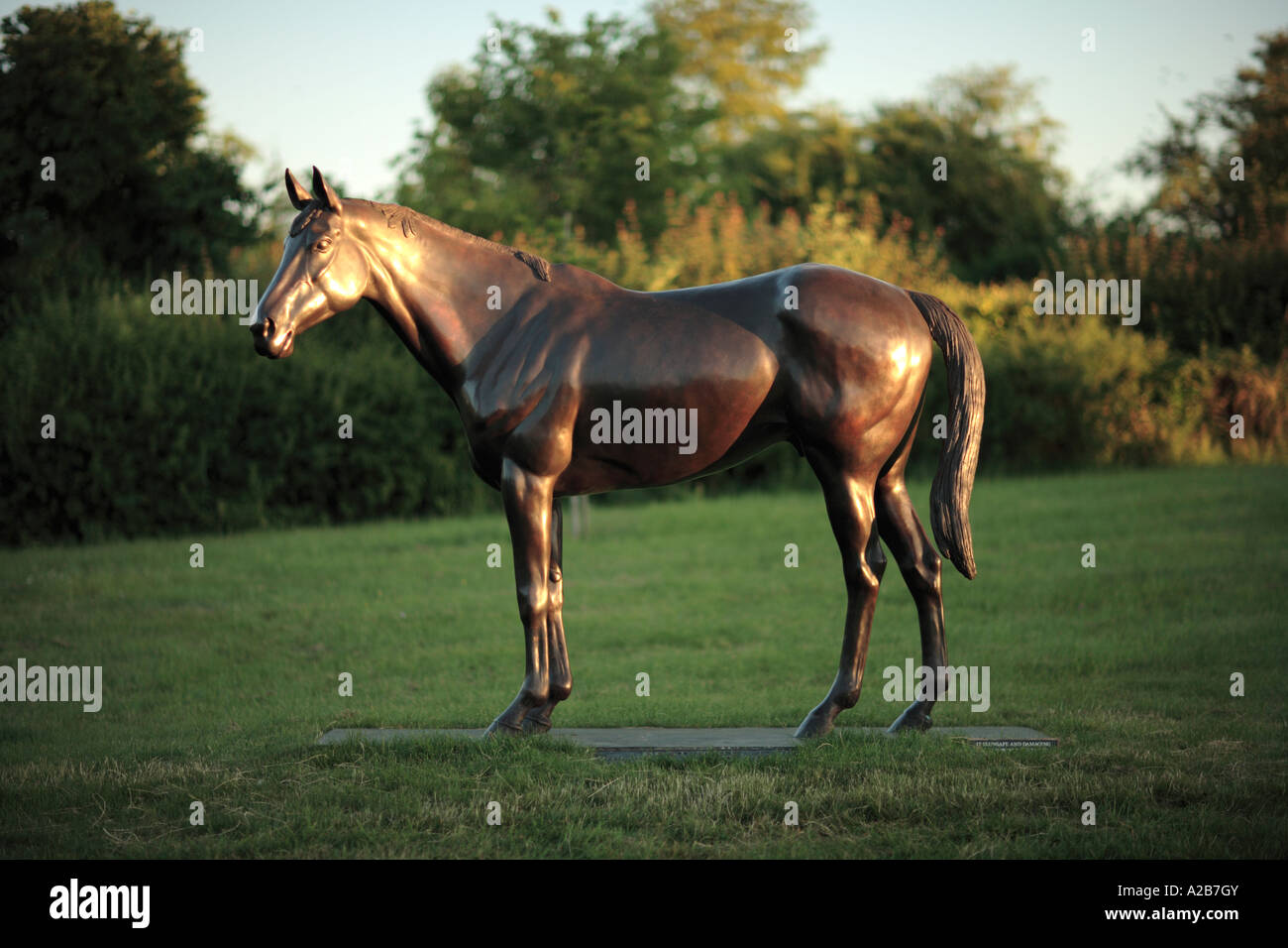 Statue en bronze à la mémoire de meilleur pote, Lockinge, South Oxfordshire. UK Banque D'Images