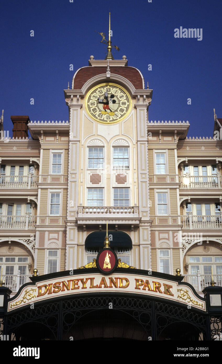 L'entrée de disneyland paris montrant le disneyland hotel Banque D'Images