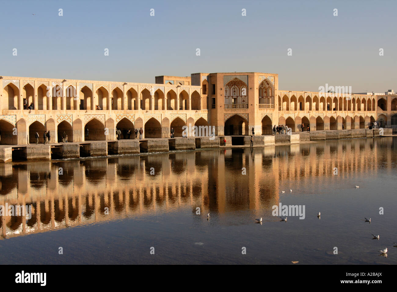 Khaju Pont au-dessus de la rivière Zayandeh rud, Ispahan, Iran Banque D'Images