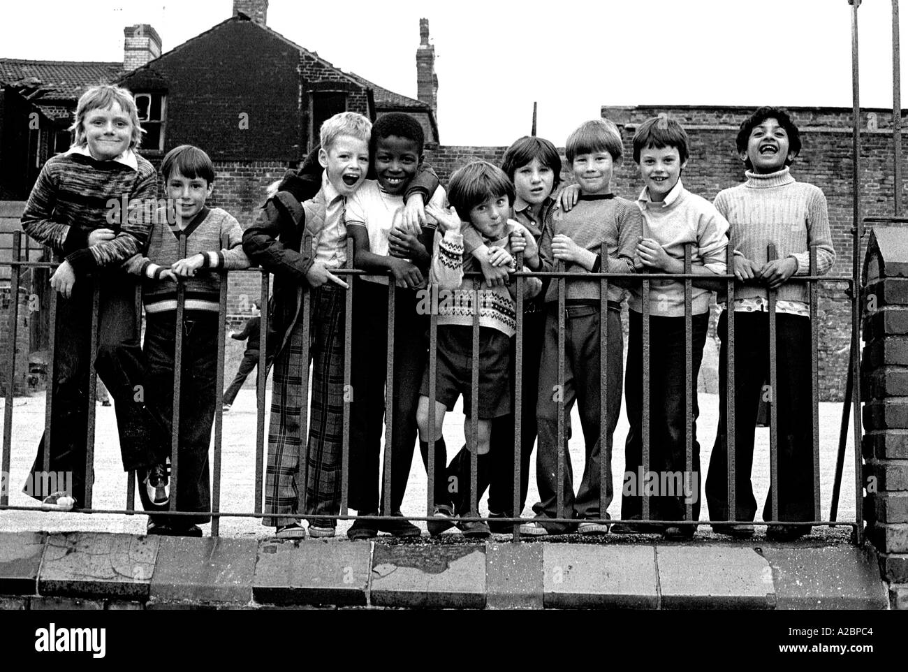 Les enfants de l'école de Manchester Salford Angleterre UK 1977 35mm b/w Banque D'Images