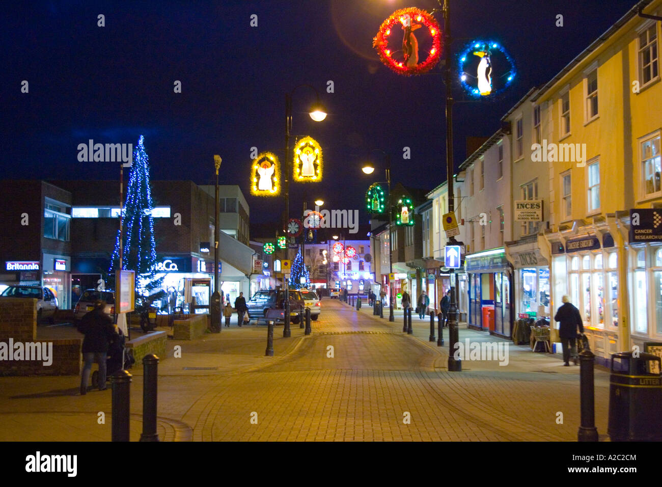 Décorations de Noël et les lumières dans la ville de Stowmarket, UK Décembre 2006 Banque D'Images