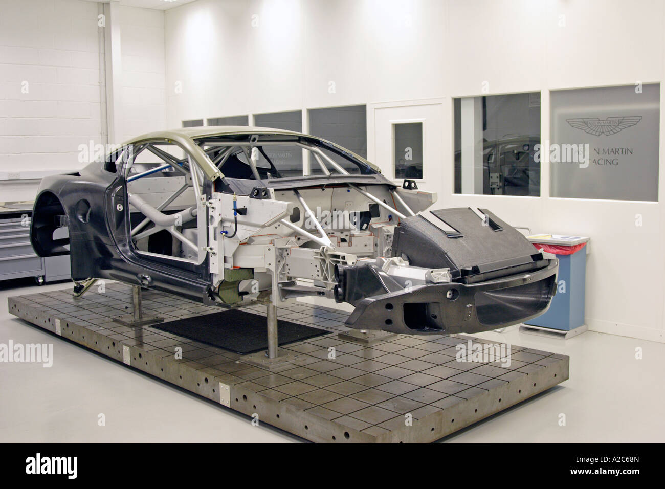 Aston Martin Rally GT en préparation à l'atelier d'Aston Martin Racing, Prodrive Oxford Banque D'Images
