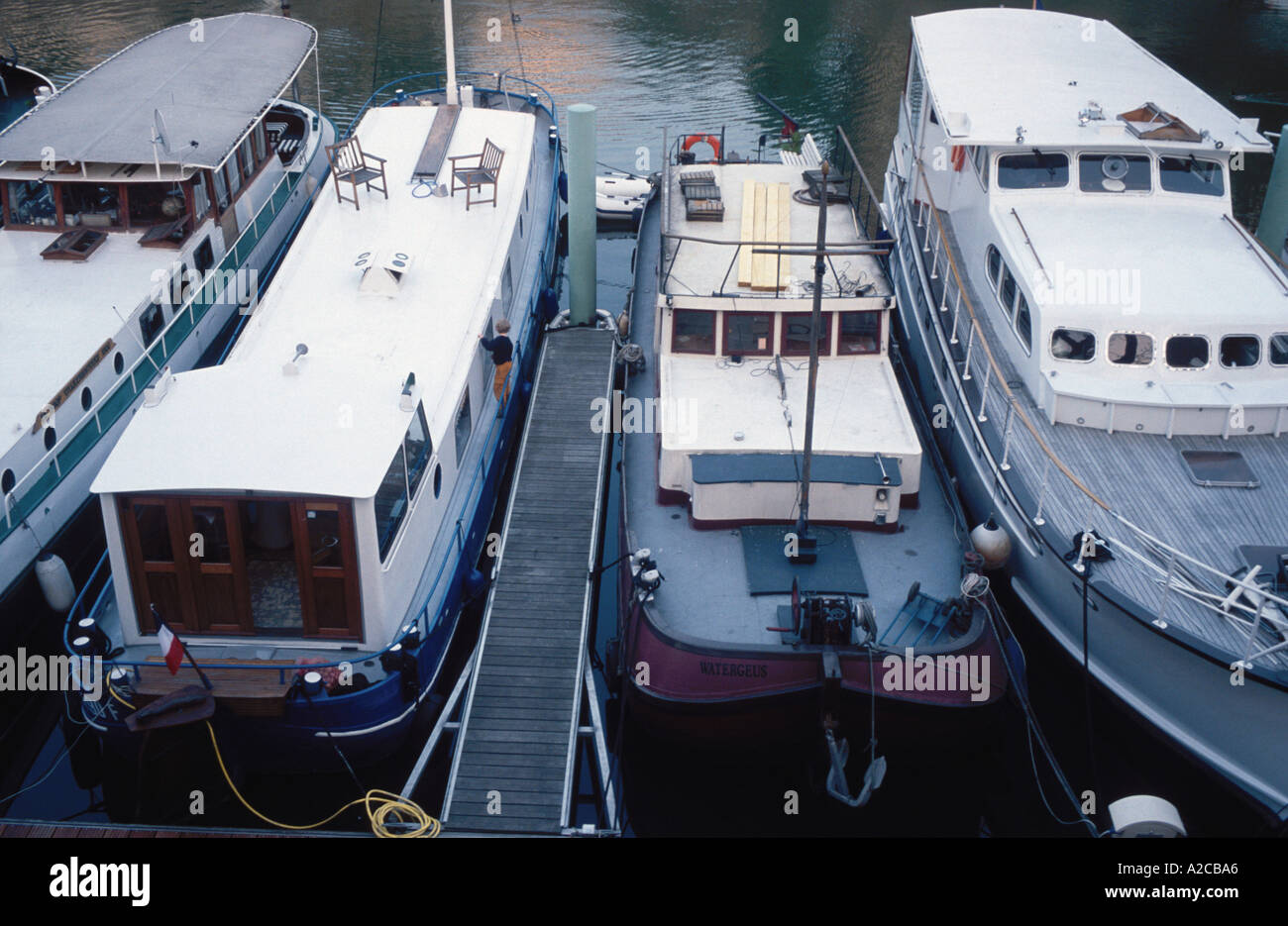 Bateaux dans Paris canal Banque D'Images