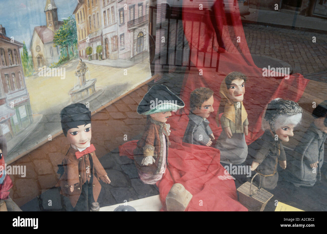 Puppets dans la fenêtre de la Maison Guignol Banque D'Images