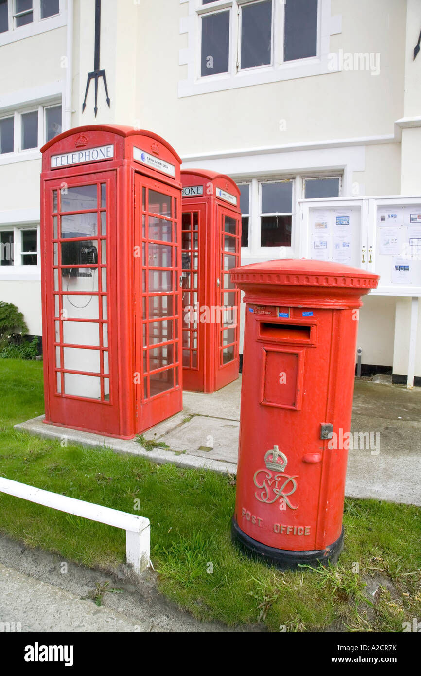 Post box et la cabine téléphonique dans le bureau de poste et bureau  philatélique à Stanley Falkland Photo Stock - Alamy