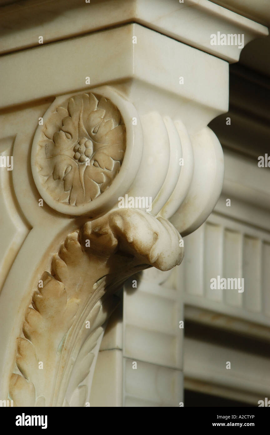 Cheminée en marbre détail à l'intérieur d'une maison au Royaume-Uni Banque D'Images